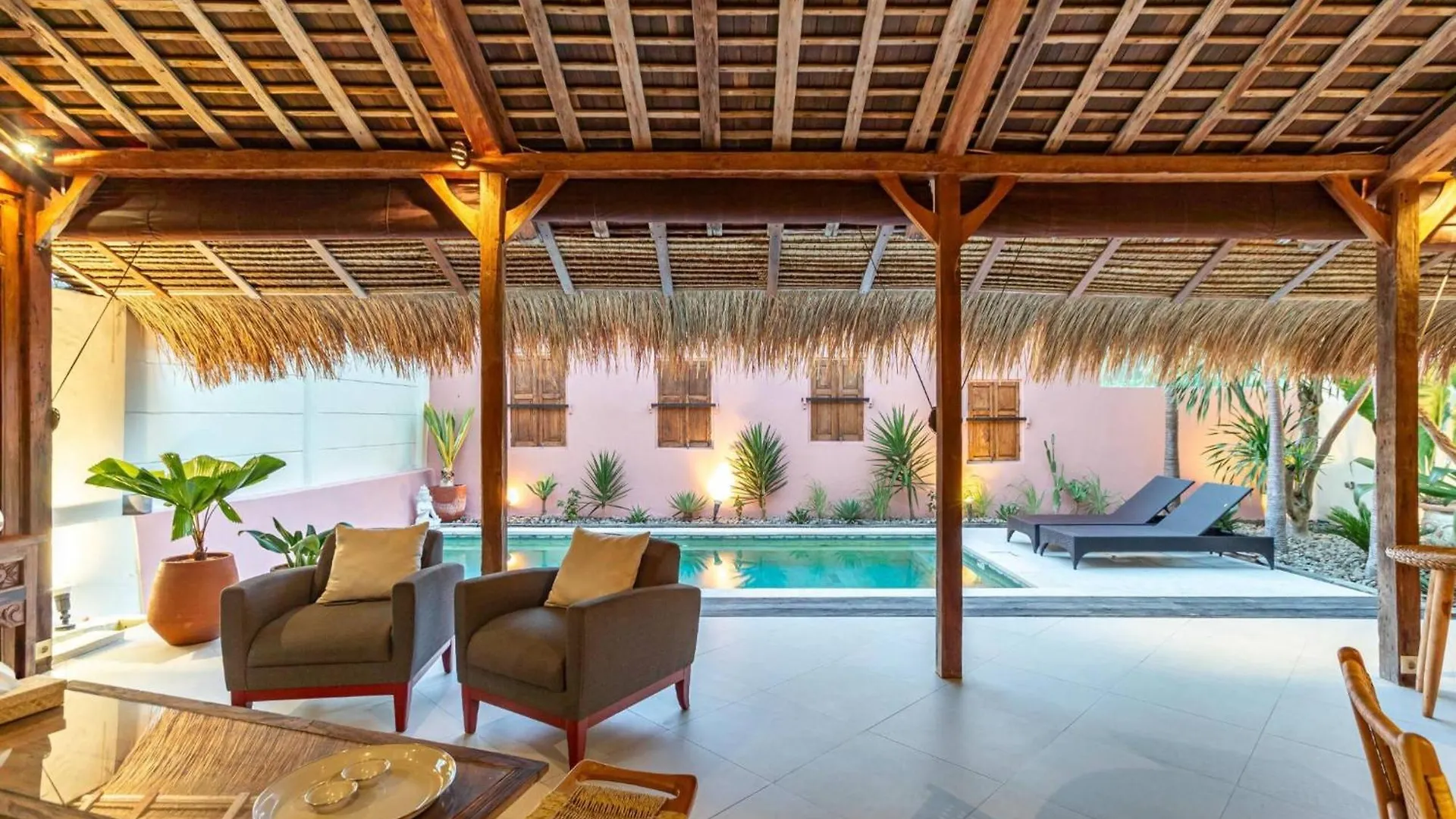 Villa Madah - Secluded & Romantic Retreat 1Br Near Umalas With Private Pool & View